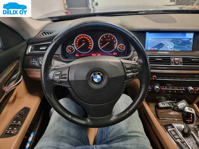 BMW 750 5