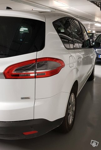 Ford S-Max 13