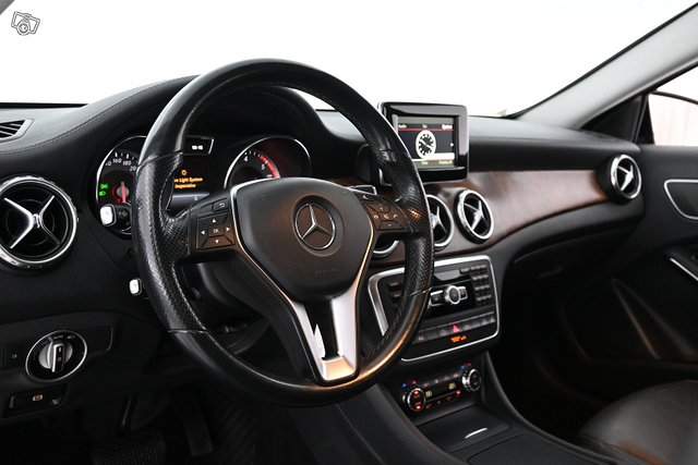 Mercedes-Benz GLA 16