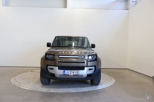 Land Rover Defender 8