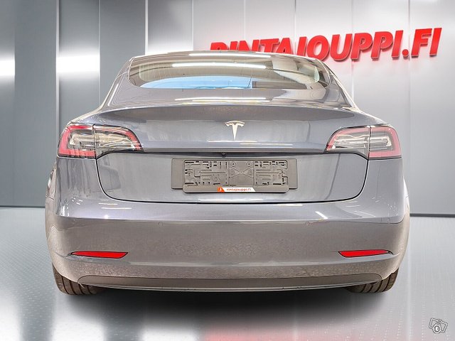 Tesla Model 3 4