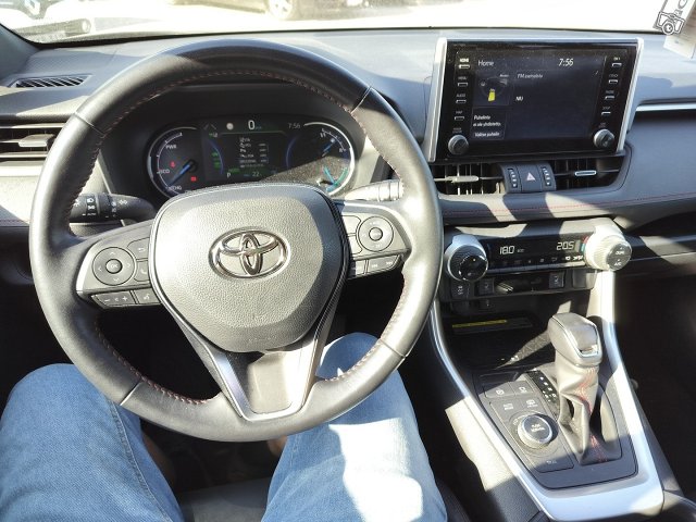 Toyota RAV4 Plug-in 7