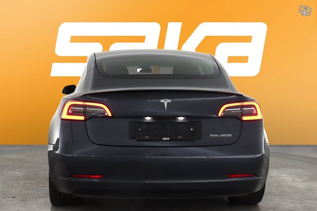 Tesla Model 3 7