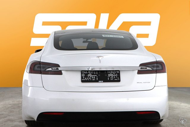 Tesla Model S 7