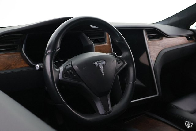 Tesla Model S 12