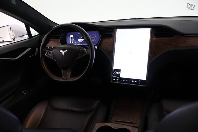 Tesla Model S 17