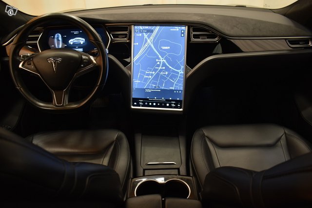 Tesla Model S 16