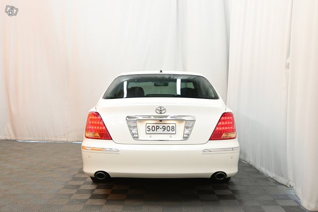 Toyota Crown 7