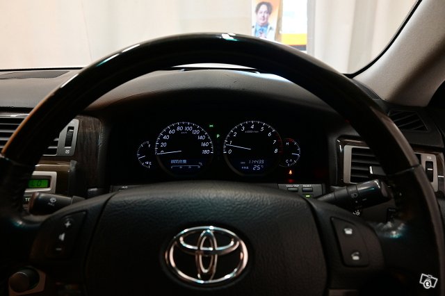 Toyota Crown 19
