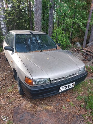 Mazda 323 1