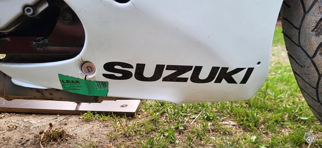 Suzuki gsx-f 750 vm.04 8