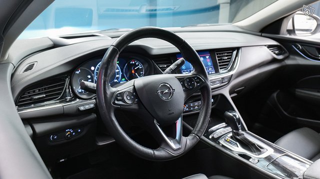 Opel INSIGNIA 8