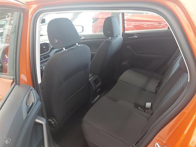 Volkswagen T-Cross 8