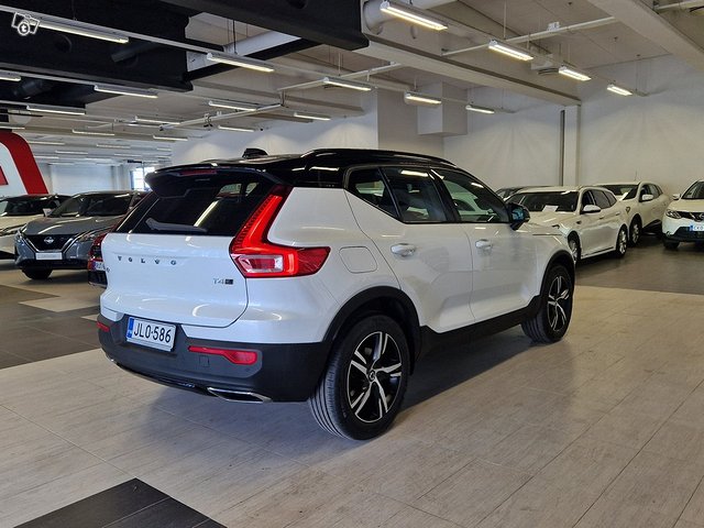 VOLVO XC40 3