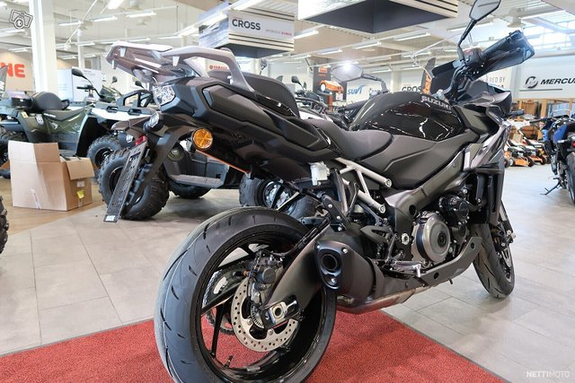 Suzuki GSX-S 3