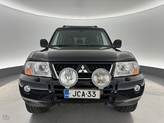 Mitsubishi Pajero 9