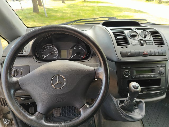 Mercedes-Benz Vito 13