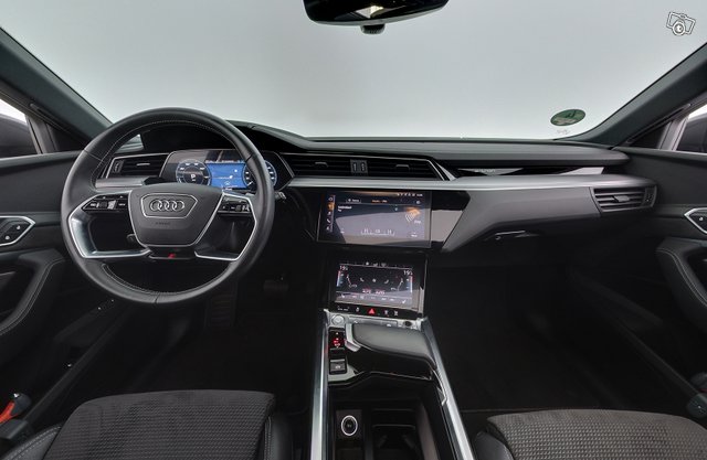 AUDI E-TRON 11