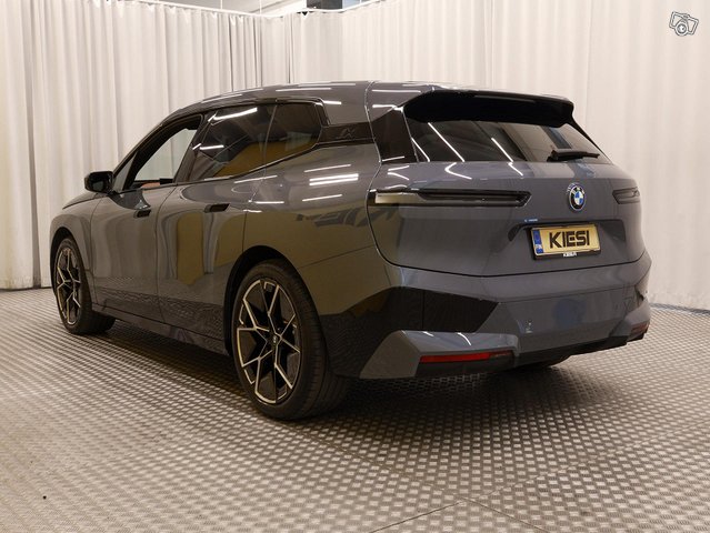BMW IX 23