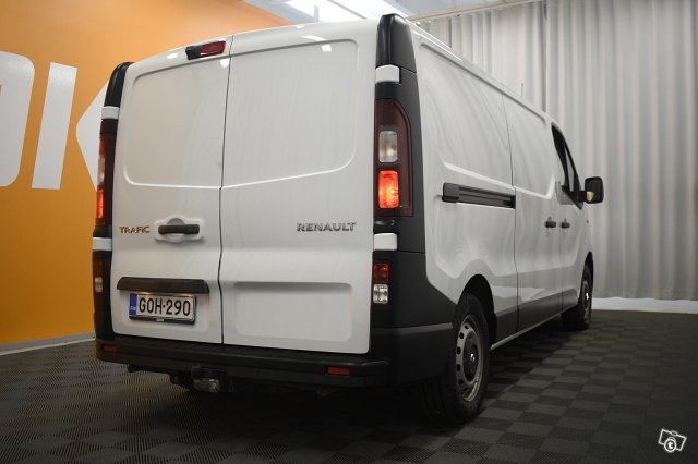 Renault Trafic 8