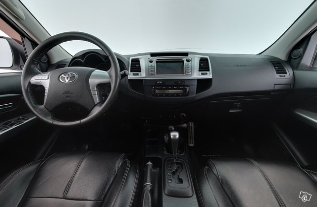 Toyota Hilux 11