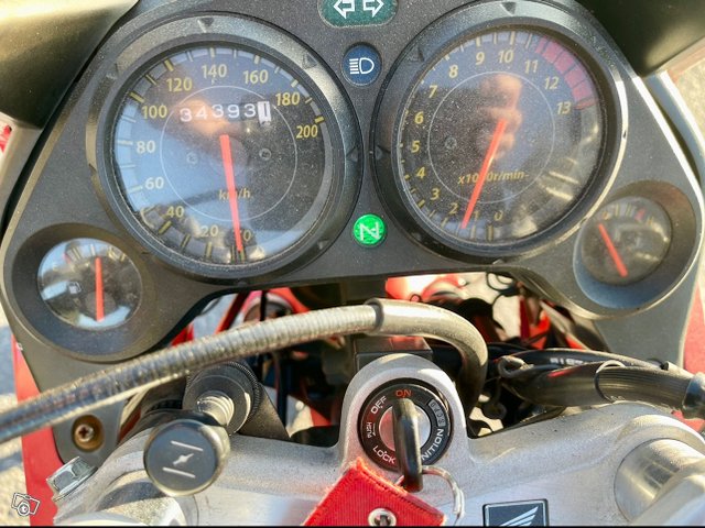 Honda CBR125r 8