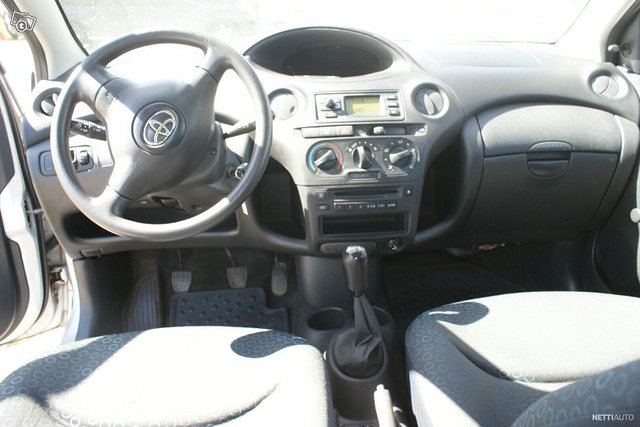 Toyota Yaris 10