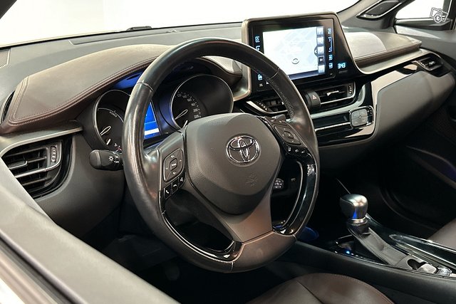 Toyota C-HR 13