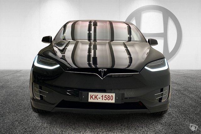 Tesla MODEL X 4