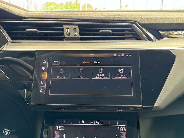 Audi E-tron 18
