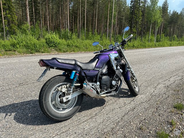 Yamaha FZX 750 2