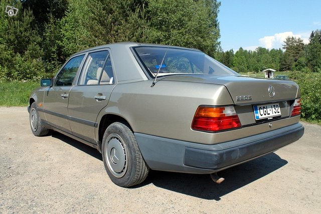 Mercedes-Benz E-sarja 4