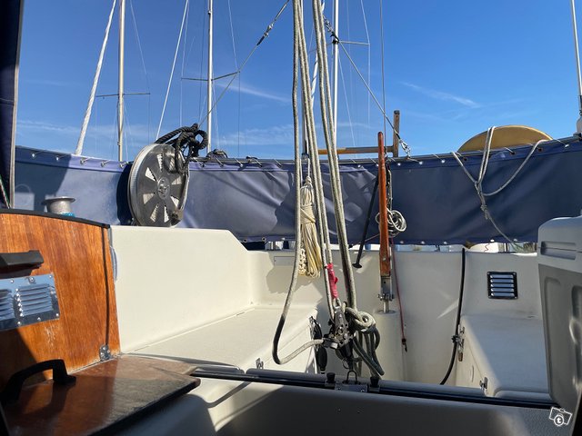 Helmsman 23 5