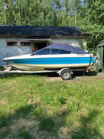 Bayliner Capri 12