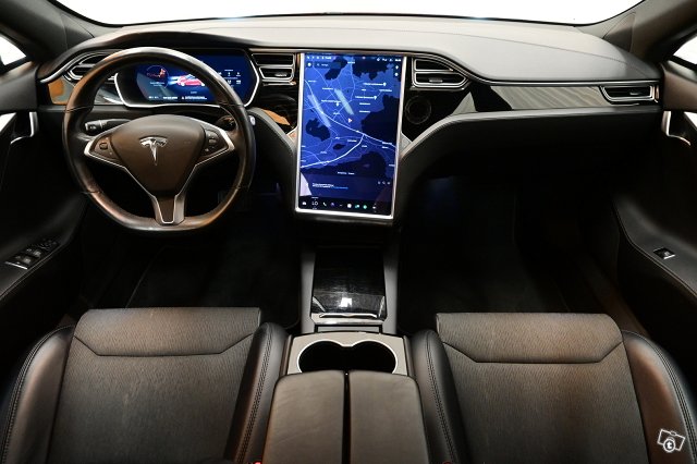 Tesla Model S 15