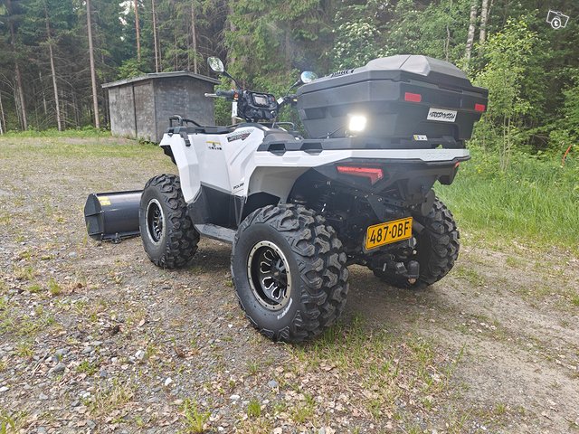 Polaris Sportsman 570 8