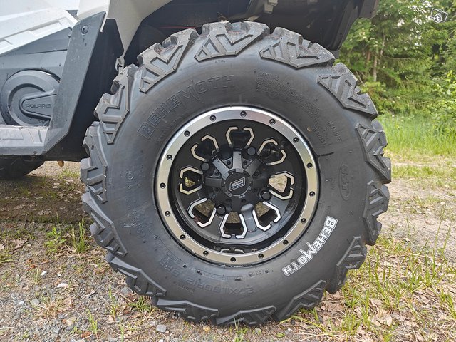 Polaris Sportsman 570 9