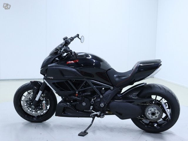 Ducati Diavel 3