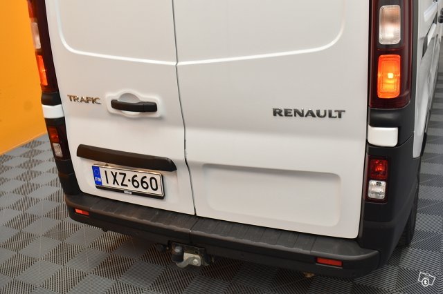 Renault Trafic 8