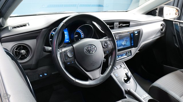 Toyota AURIS 8