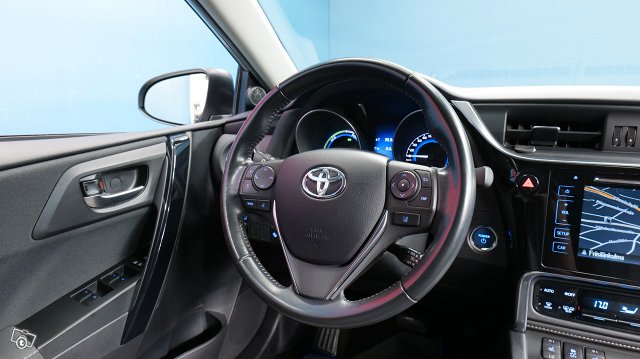 Toyota AURIS 9