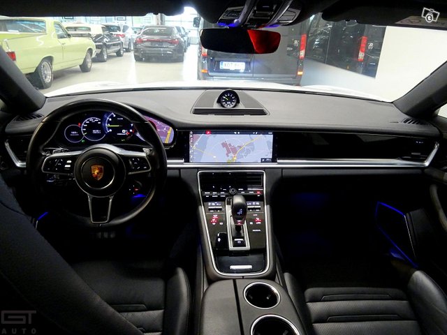 Porsche Panamera 5