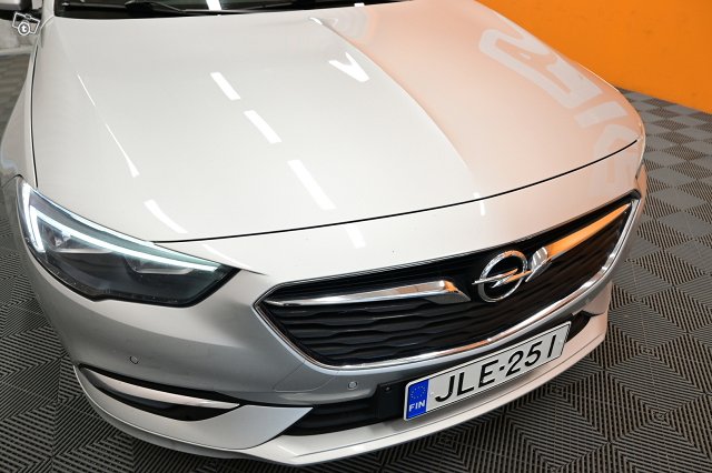 Opel Insignia 9