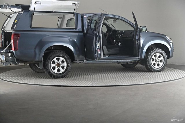 Isuzu D-Max 6