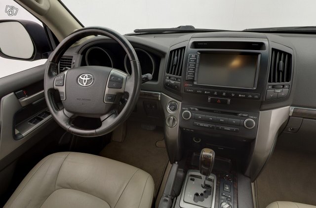 Toyota Land Cruiser 11
