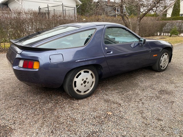 Porsche 928 2