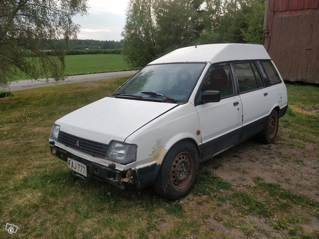 Mitsubishi Space-sarja 2