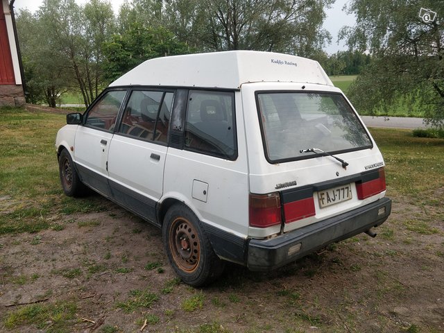 Mitsubishi Space-sarja 4