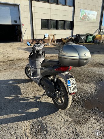 Aprilia Sportcity 200 skootteri 3