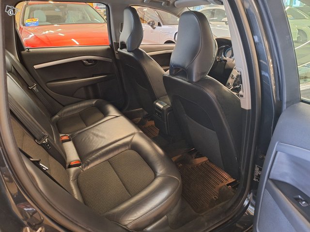 VOLVO V70 18